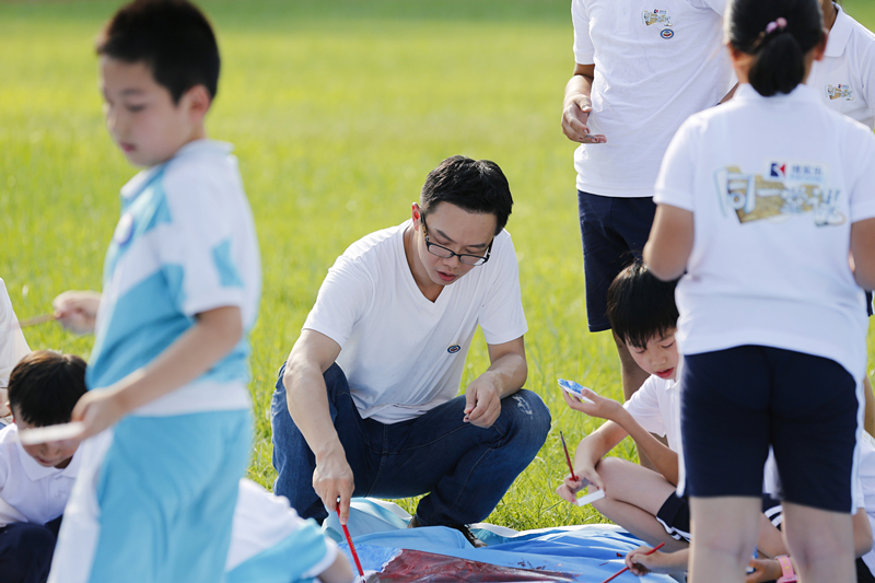 江南综艺首秀完美收官 携学生重返《同一堂课》