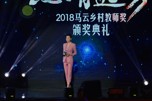 她的照片就有被和主持人李晨贴在一起？小燕子曲谱