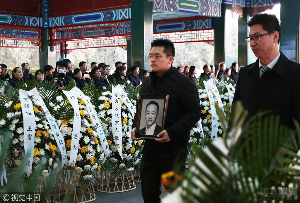 姚晨发文悼念刘江:人因为精神的辽阔而自由