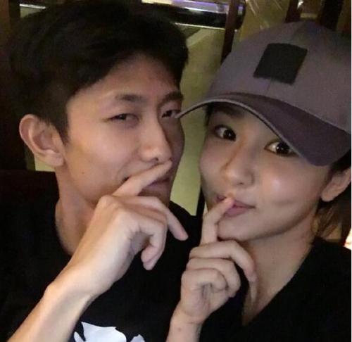 杨紫晒表情包为张一山庆生相约拿奥斯卡