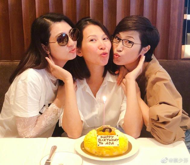蔡少芬素颜同姐妹淘合照 与洪欣陈法蓉提前庆生