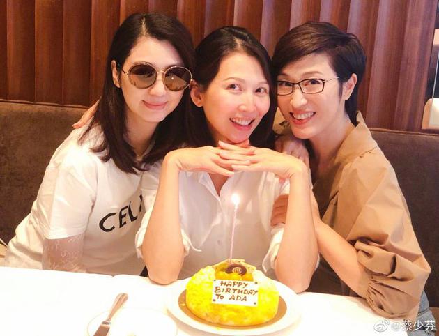 蔡少芬素颜同姐妹淘合照 与洪欣陈法蓉提前庆生