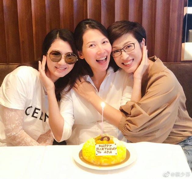 蔡少芬素颜同姐妹淘合照 与洪欣陈法蓉提前庆生