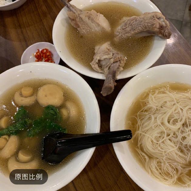 林志颖深夜放毒狂晒美食 “偶遇”林俊杰拍照留念