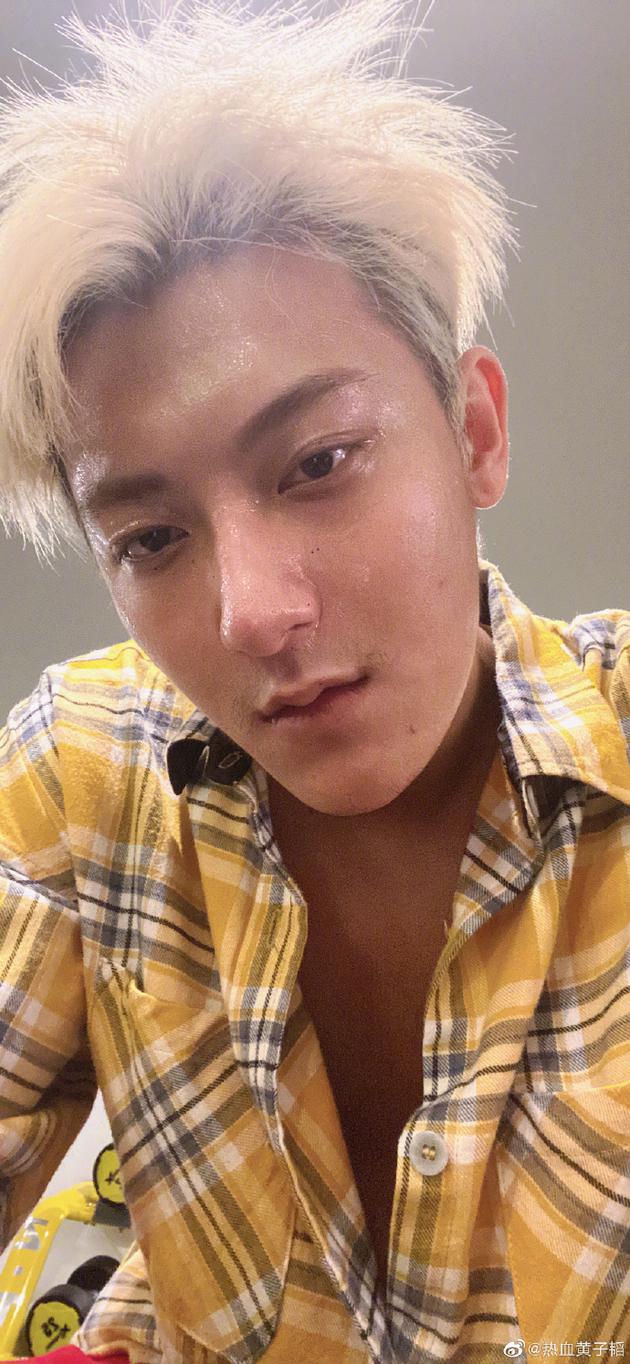 燃烧我的卡路里！黄子韬运动后满头大汗脸通红