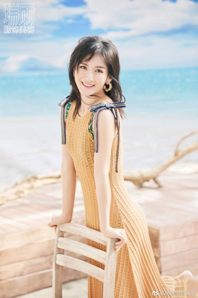 谢娜海风写真大片曝光 笑容灿烂清新甜美