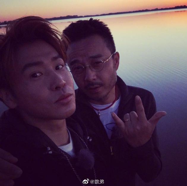 #生日快乐#欧弟晒合照为汪涵庆46岁生日 比摇滚pose酷劲足