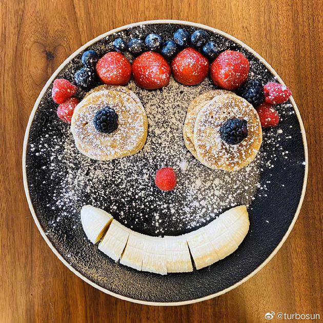 奶茶：孙俪自制下午茶尽展好厨艺 杂粮饼奶茶色香味俱全