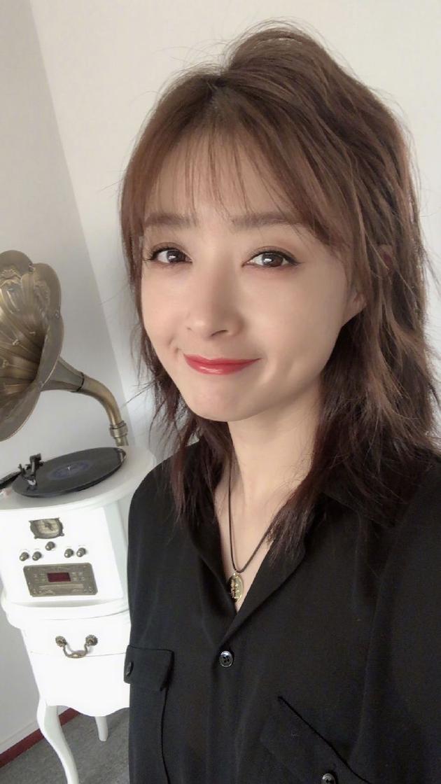 上官喜爱■蒋欣pick上官喜爱 大夸她唱跳俱佳双商皆高