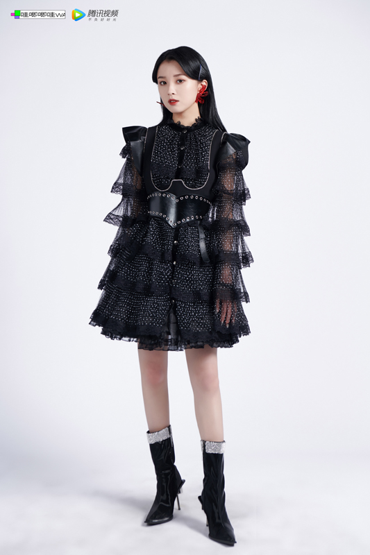 出道《炙热的我们》公开首唱 sis在专注音乐中探索未来