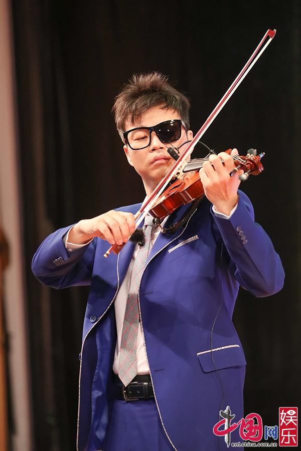 贾乃亮《极挑6》逐梦训练营 杨超越周震南鼓励后辈