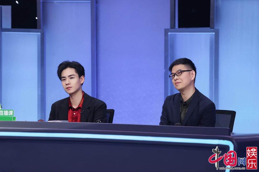 新生《神奇的汉字》四位实力汉字新生首轮开战