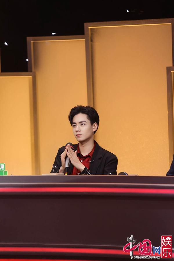 新生《神奇的汉字》四位实力汉字新生首轮开战