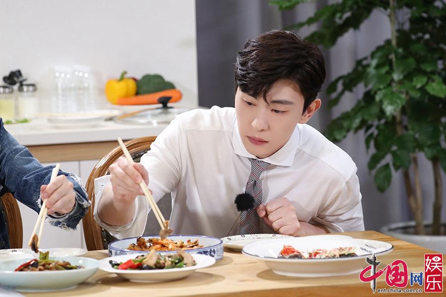 郭京《极限挑战6》突破年龄献唱 为复工复产加油