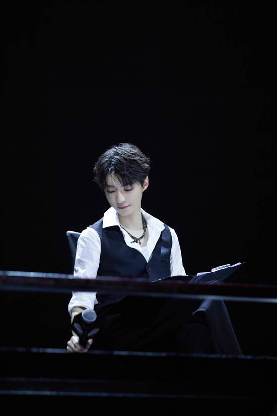 乐队王俊凯《我们的乐队》回应压力 暖心鼓励选手