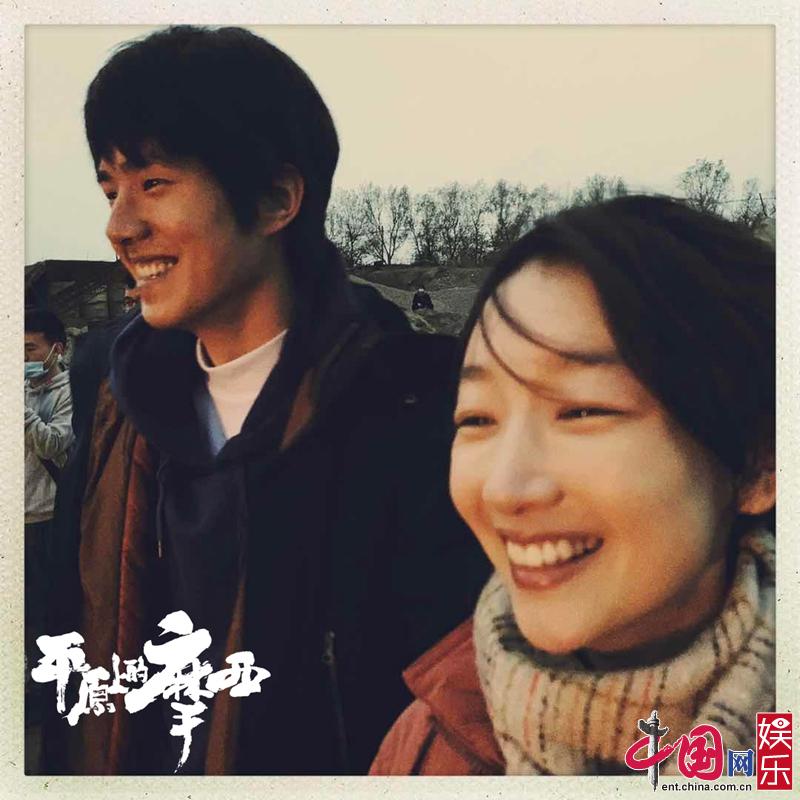 雪涛《平原上的摩西》周冬雨刘昊然首合作 杀青海报藏玄机