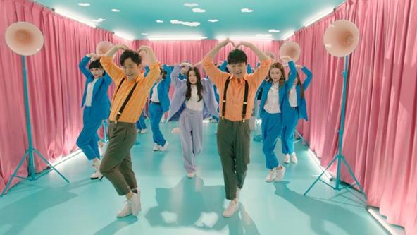 I筷子兄弟发新歌《I LOVE YOU》呼吁积极面对人生