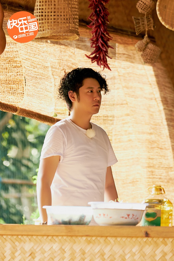 海清彭昱畅许魏洲成“大胃王” 小别离剧组《向往》团聚