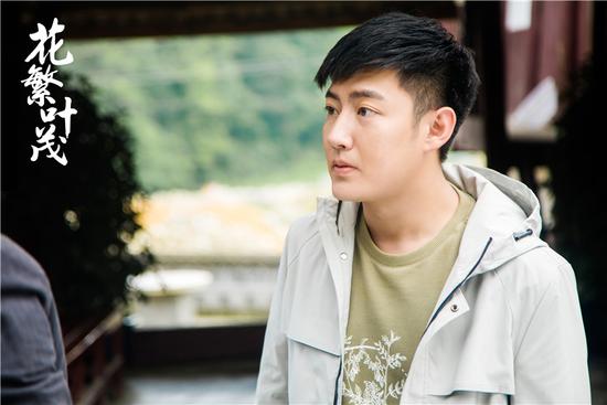 丁冠中《花繁叶茂》央视收官 丁冠中实力演绎大学生村官