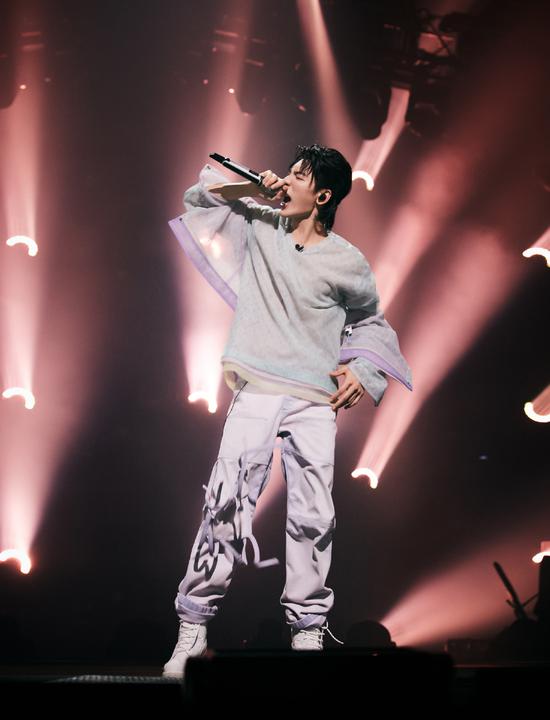 王子异携原创歌曲登《我是唱作人》舞台