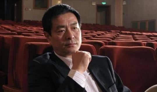 萨列瑞濮存昕为北京人艺院庆开场 扮老人超传神