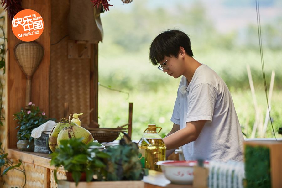 周深毛不易做客《向往4》 岳云鹏蘑开课教相声