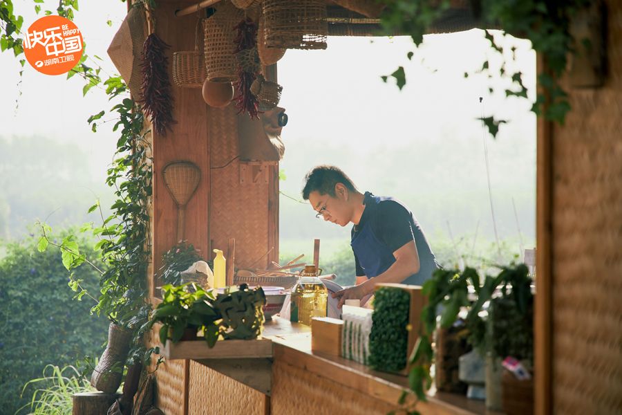 周深毛不易做客《向往4》 岳云鹏蘑开课教相声