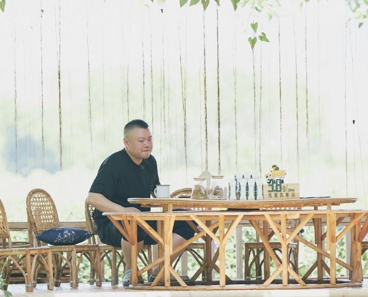 《向往的生活》开新课 岳云鹏挑战女团舞手忙脚乱