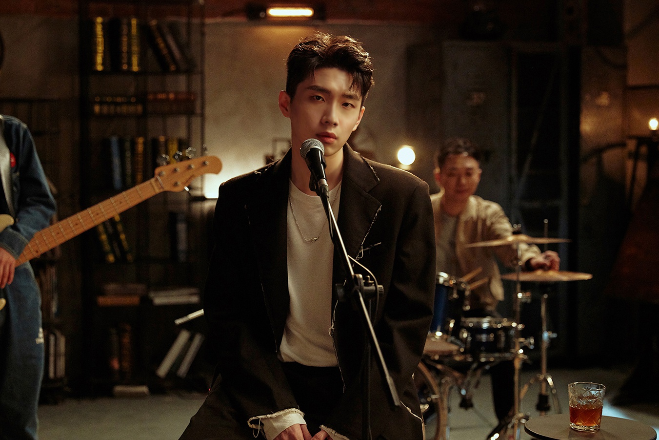 曹杨首推全原创新歌《走散》 挑战手写MV歌词