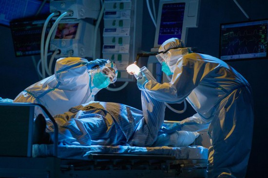 瑞金援鄂真实故事改编，抗疫音乐剧在党旗下首演