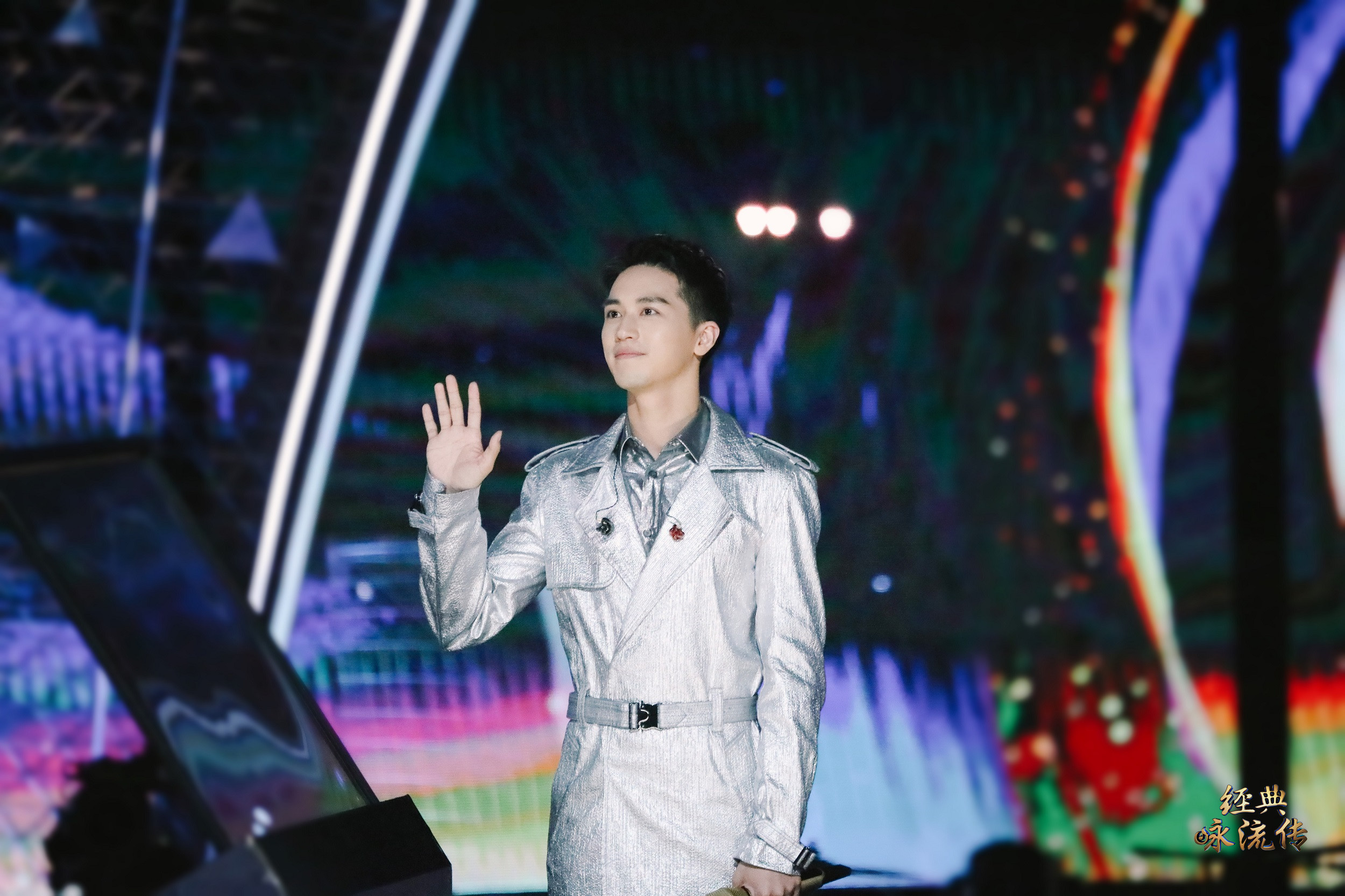 《经典咏流传》雷佳刚柔并济唱响英雄武汉激励人心