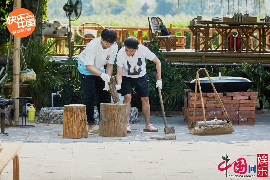 蘑菇屋里迎亲戚 “快乐家族”做客《向往4》