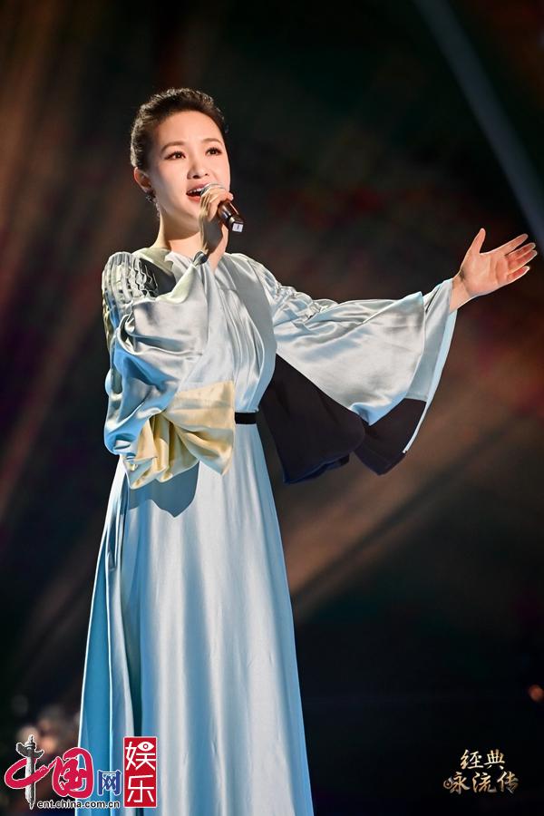 雷佳刚柔并济唱响英雄武汉 周深唱爱情经典惹人泪目