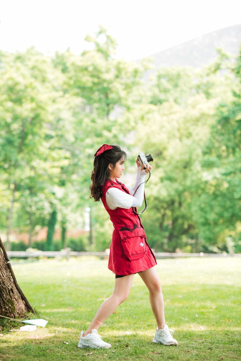 谭松韵《奇妙小森林》俏皮摄影极具少女感