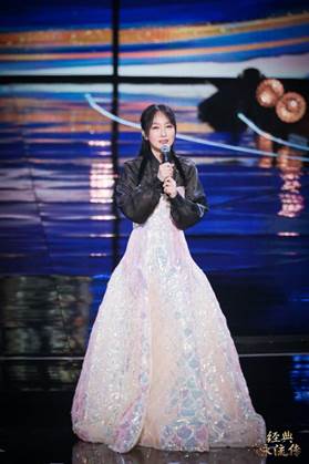 吴谨言唱响600年紫禁城 大凉山天籁童声《咏萤火》唱哭众人