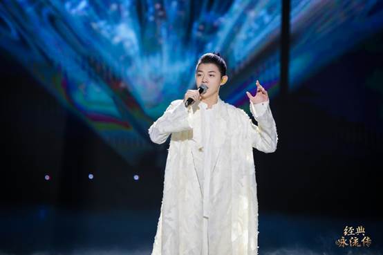 吴谨言唱响600年紫禁城 大凉山天籁童声《咏萤火》唱哭众人