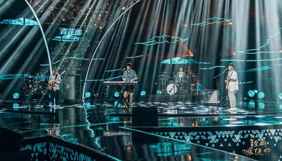 吴谨言唱响600年紫禁城 大凉山天籁童声《咏萤火》唱哭众人