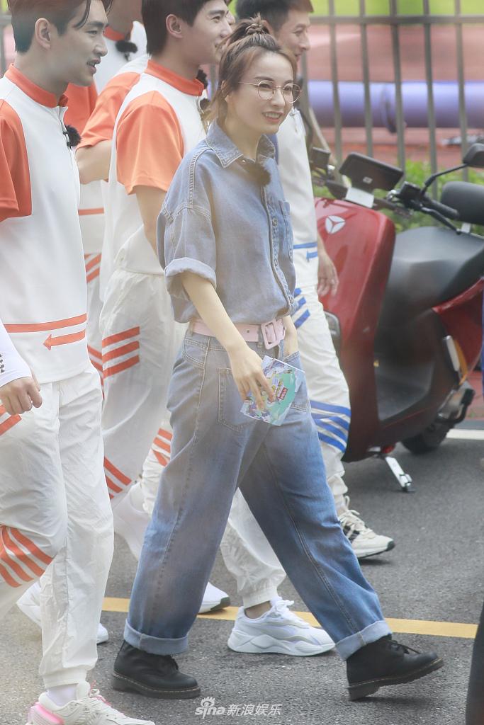 吴昕录制《元气满满的哥哥》与杨洋王彦霖同框热聊