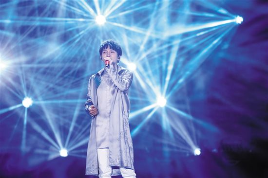 周深|周深谈成长：一直是劳模，心态更淡定