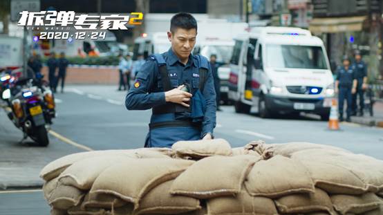 刘德华|贺岁档首部电影定档 《拆弹专家2》12月24日回归