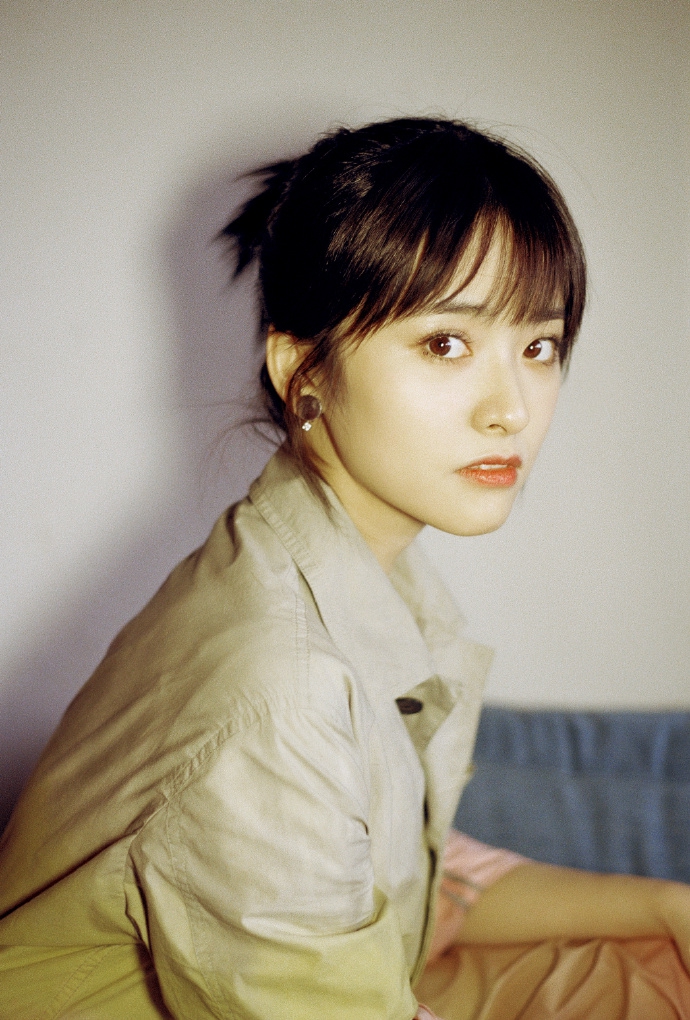 《亲爱的请放松》沈月化身油画女孩甜美有活力