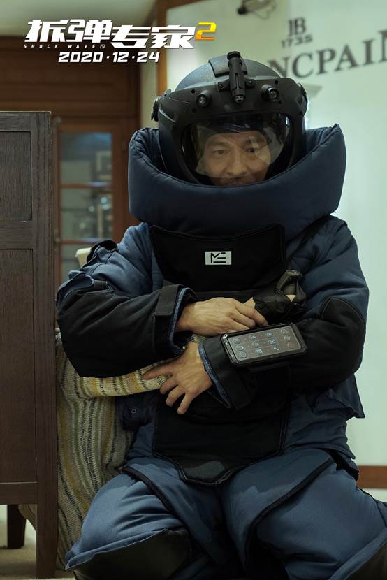 贺岁档首部电影定档《拆弹专家2》12月24日回归