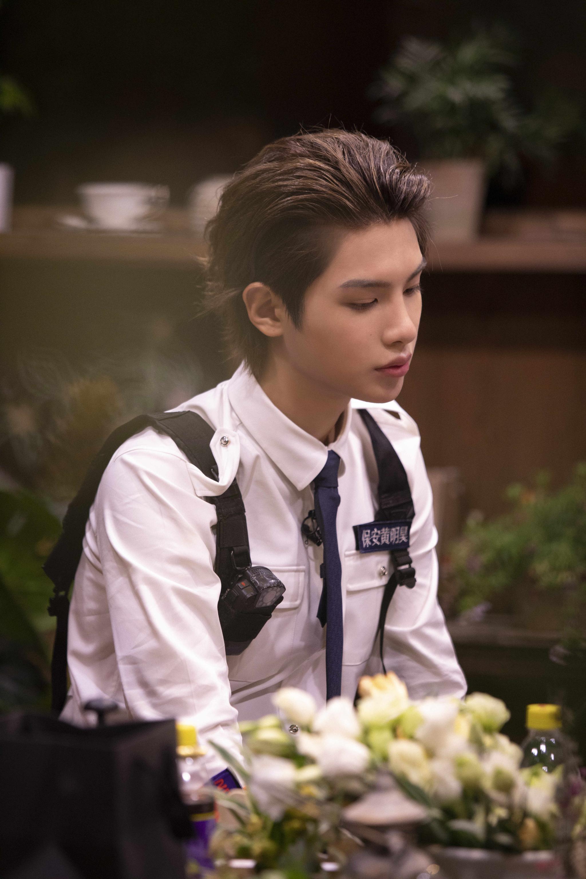 《密逃2》邓伦被吓升级 出现“飞伦腿”特技