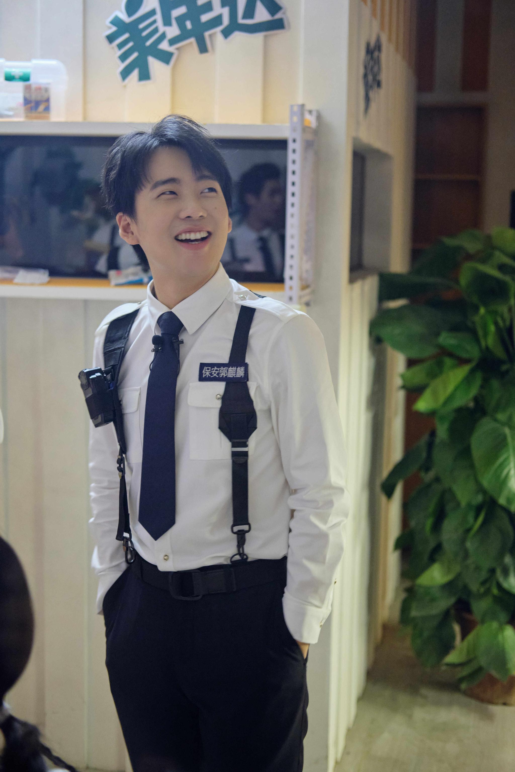 《密逃2》邓伦被吓升级 出现“飞伦腿”特技