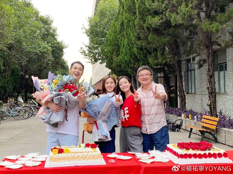 倪妮|《流金岁月》杀青合影 杨祐宁与刘诗诗倪妮同框笑容灿烂