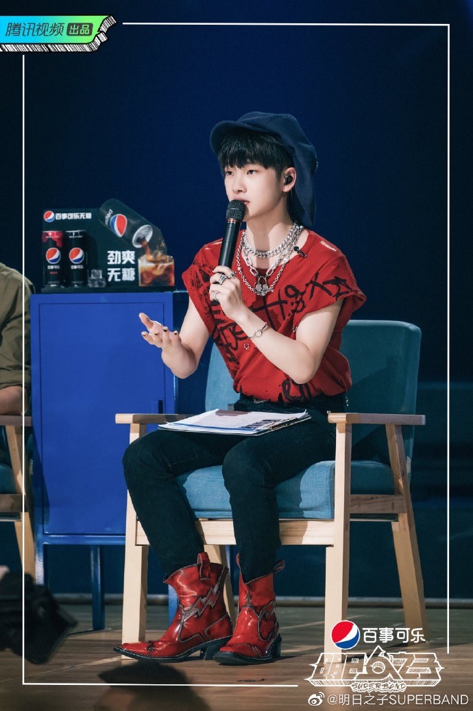 周震南用热血初心助力《明日之子乐团季》舞台