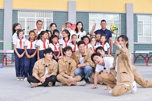 《极限挑衅宝藏行》致敬胡杨精力 99岁护林员讲演护林故事