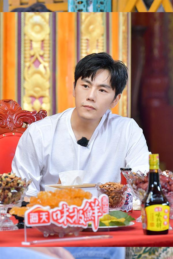 《极限挑衅宝藏行》致敬胡杨精力 99岁护林员讲演护林故事