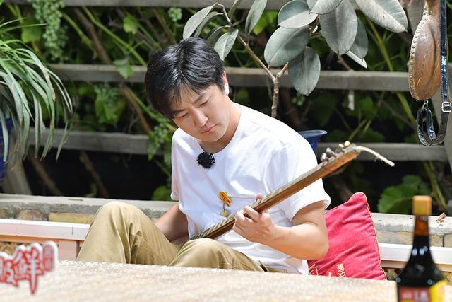 《极限挑衅宝藏行》致敬胡杨精力 99岁护林员讲演护林故事