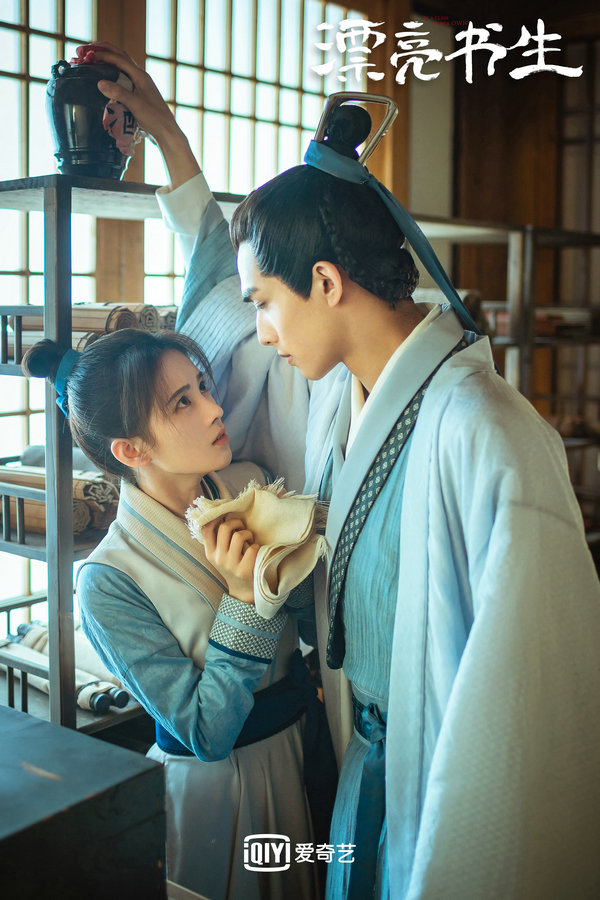 《漂亮书生》热播 鞠婧祎宋威龙风雪CP互动